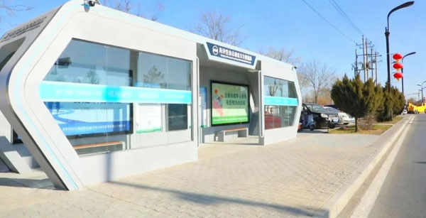 榆林首个半封闭候车亭正式投用