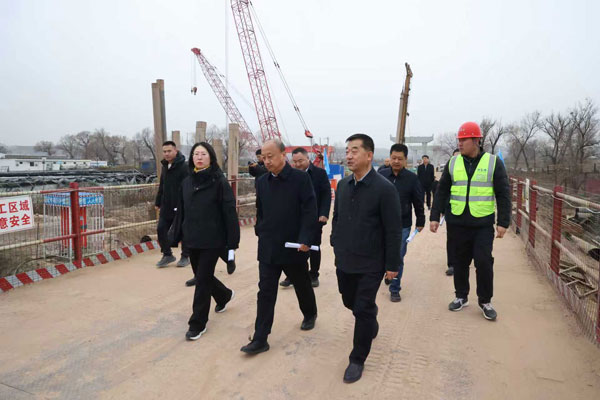 府谷縣政協(xié)視察全縣交通重點(diǎn)項(xiàng)目建設(shè)工作