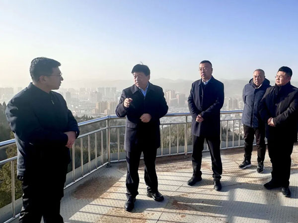 榆林市政協副主席高懷和赴米脂縣開展巡林暨脫貧戶走訪活動