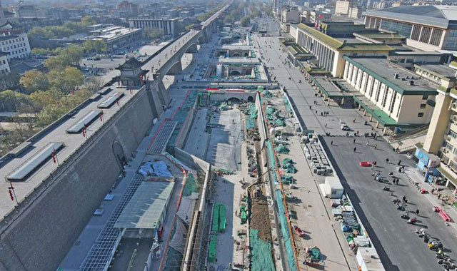 西安火车站护城河改造收尾忙