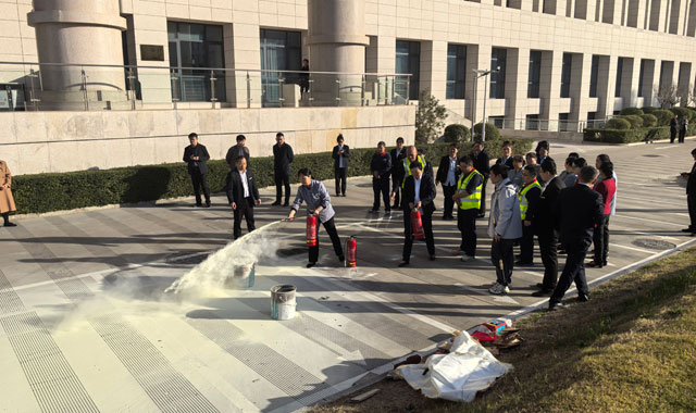 开展消防演练 筑牢安全防线