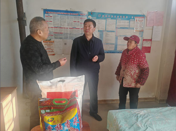 榆林市榆陽區政協副主席王建睿走訪看望脫貧戶