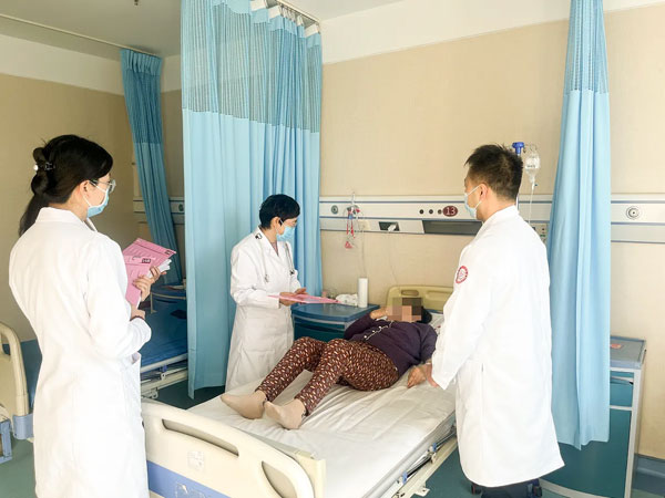 延安市中医医院风湿免疫科顺利诊治首例SAPH