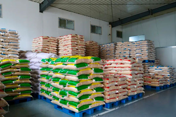 堆放整齐的袋装榆阳炒米