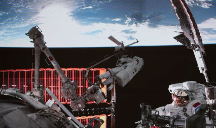    神舟二十一號航天員乘組圓滿完成第一次出艙活動