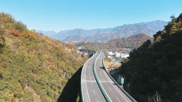 安康至岚皋（陕渝界）高速公路即将实现全线通车