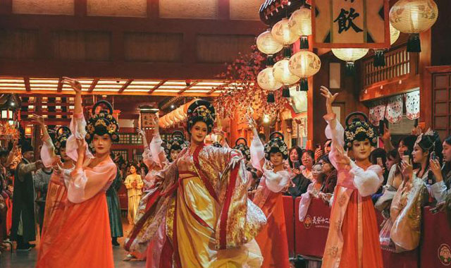 汉服舞蹁跹 灯火映新年